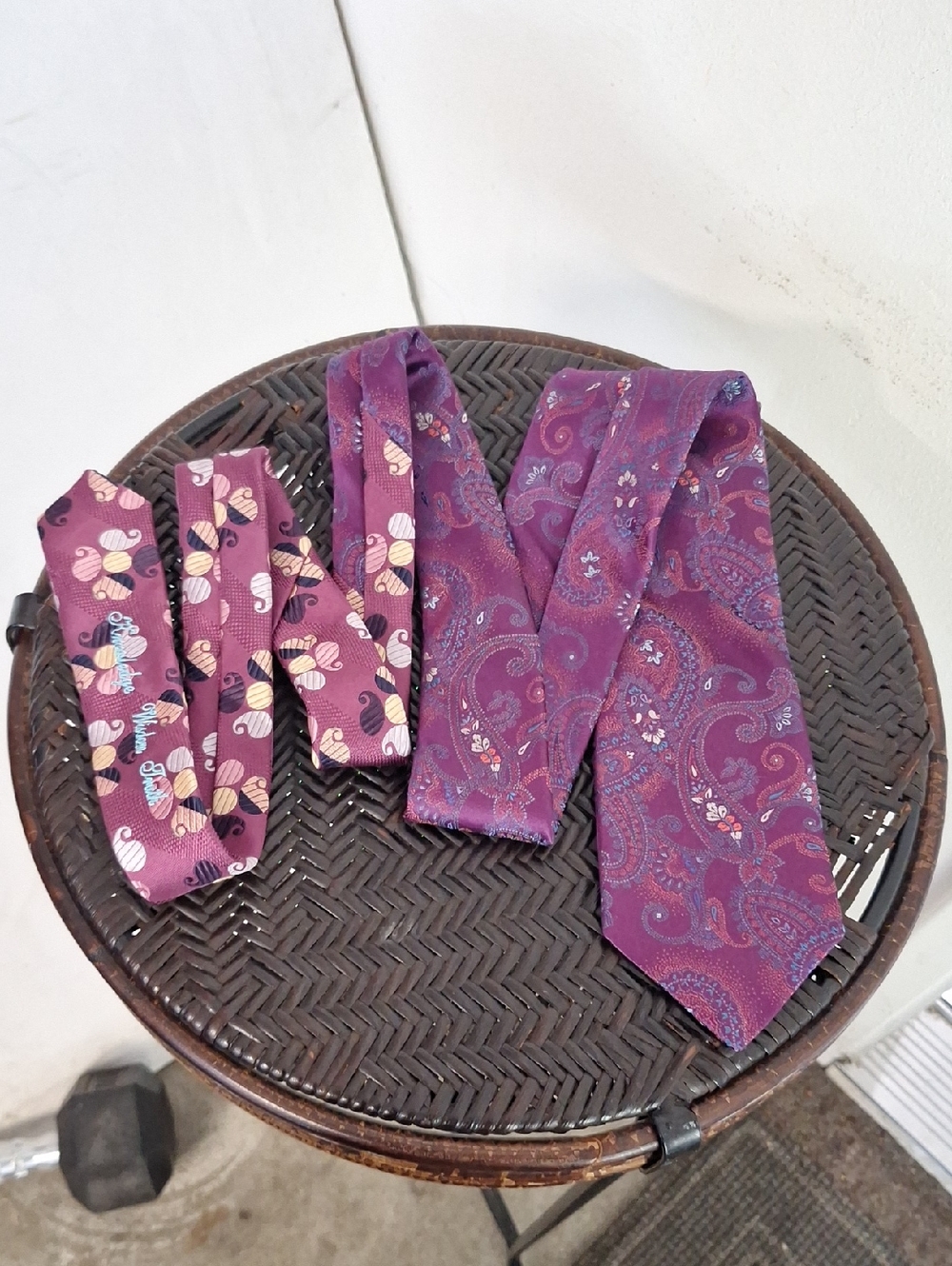 Robert Graham Mens 100% Silk Tie Purple Pink Paisley Pattern Made In USA